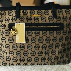 Michael Kors Black Tote Canvas Voyager